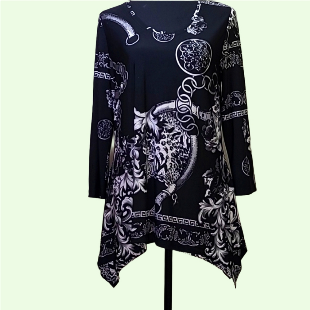 Style Midnight Velvet long sleeved black and white top. Sz. L